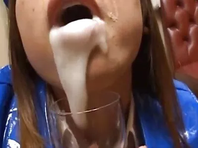 Busty ქერა იღებს facefucked როგორც სასჯელი