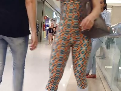 Tatttoed slut Carol იღებს მისი pussy ფუნქციონირებს მიერ სექსუალურ მამაკაცს